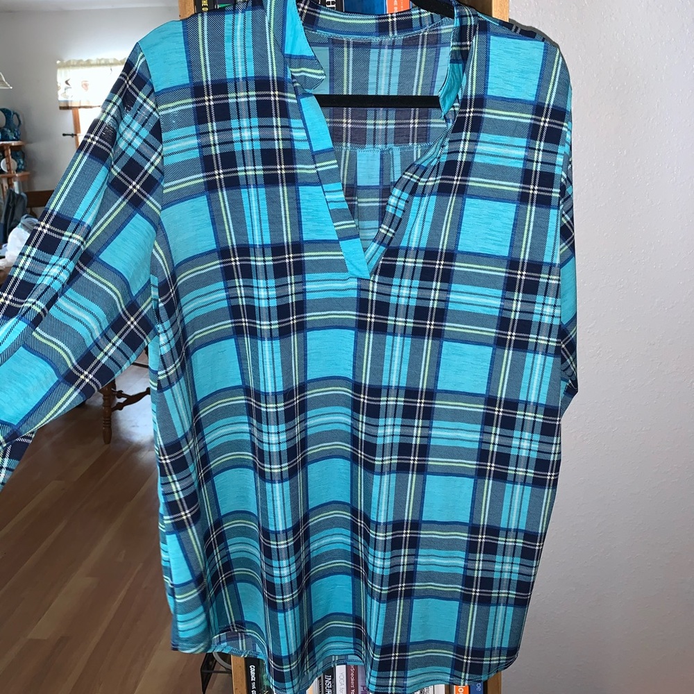 3/4 sleeve blue plaid V-neck